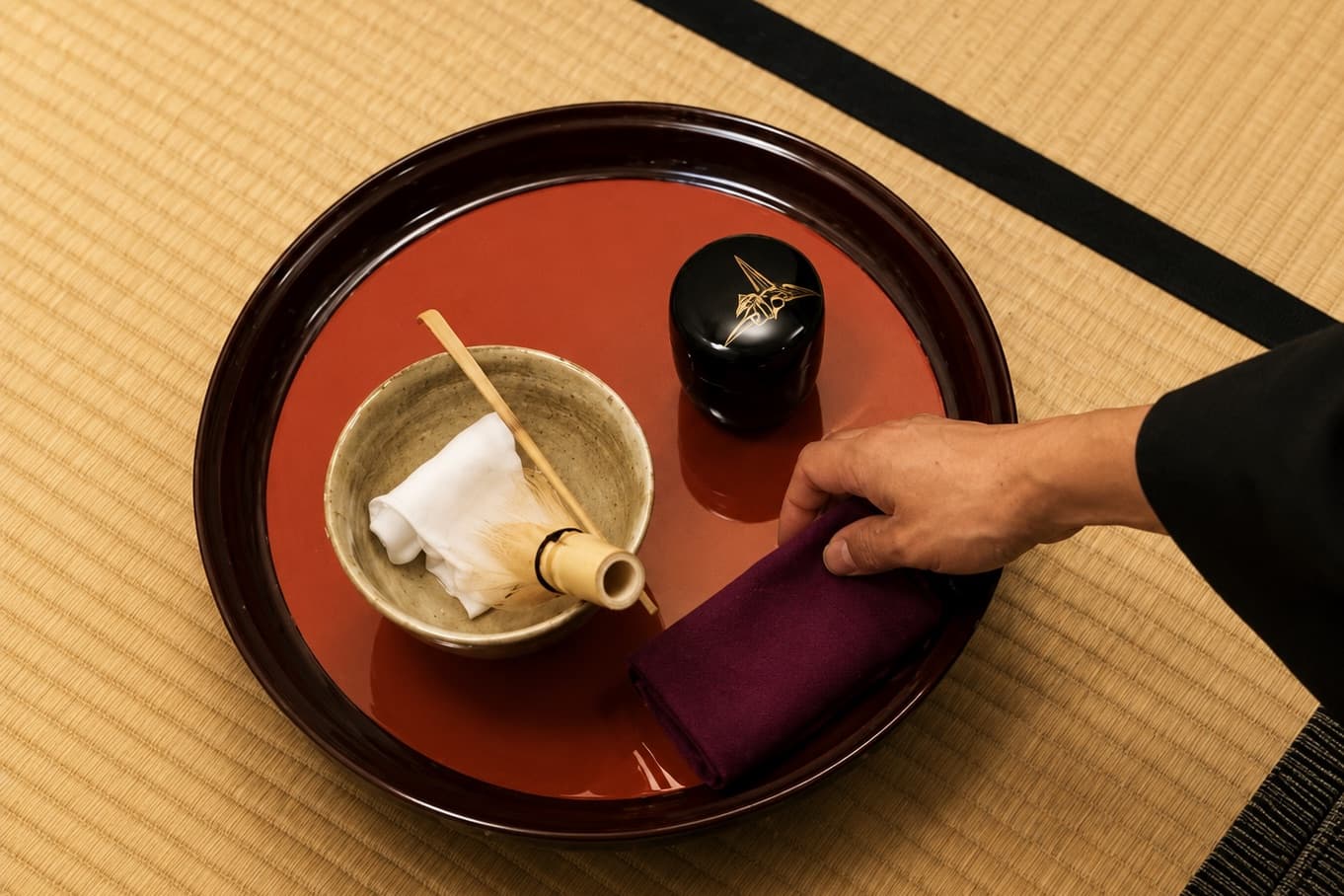 The bon-temae tray seen from above, with the bowl, chakin, chashaku and natsume laid out
